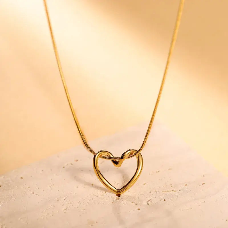 18k Gold Minimalist Simple Elegant Heart Chain Necklace - Yayas Glam & Gift Shop