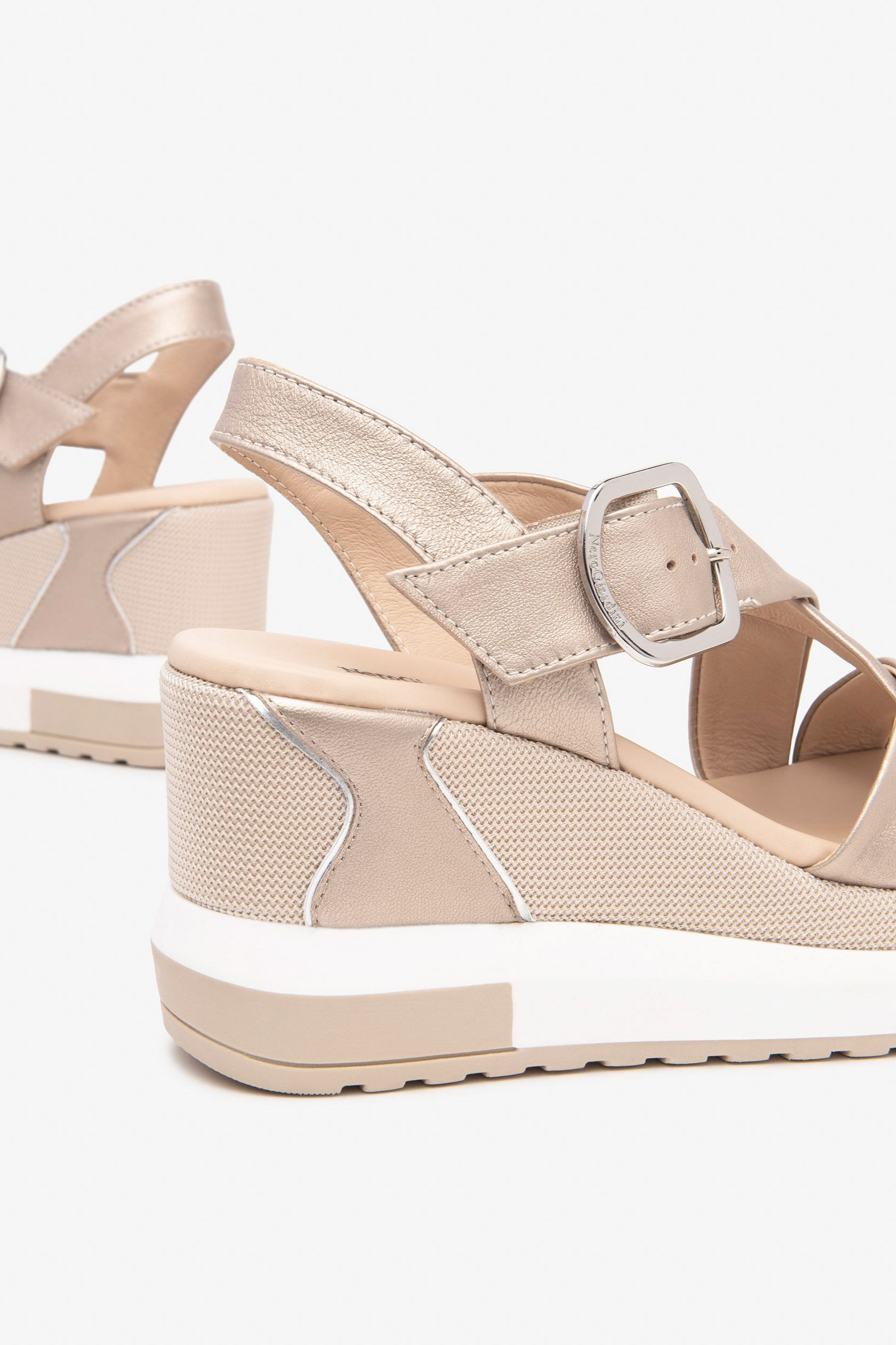 Beige/Metallic
