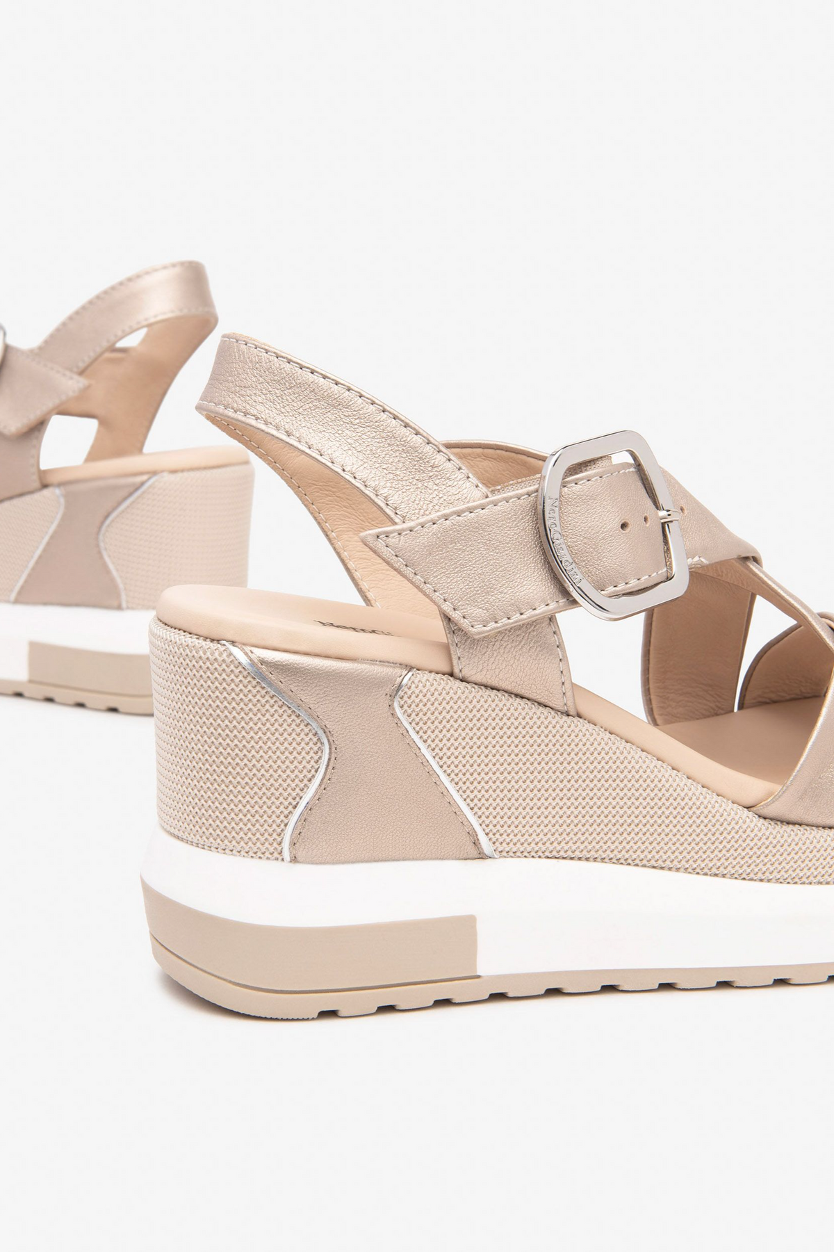 Beige/Metallic