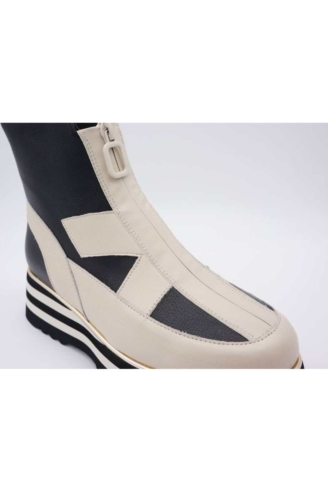 Black/Milk