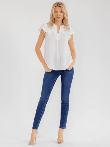 WOMEN'S SHORT RUFFLE SLEEVE V-NECK LACE CROCHET DETAILED BLOUSE